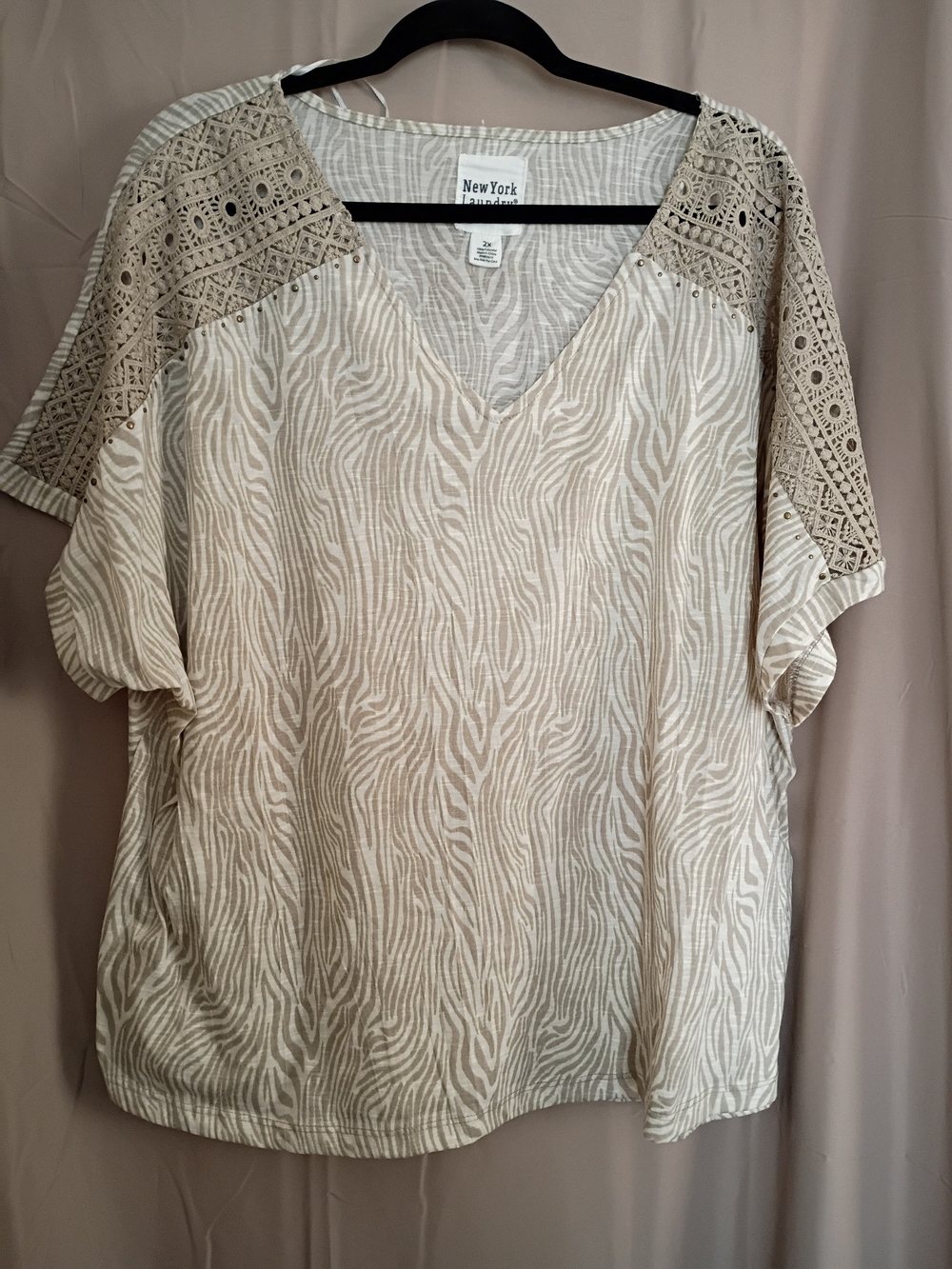 New York Laundry Beige Zebra-Print V-Neck Lace-Shoulder Tunic